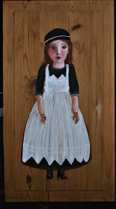 Puppe auf Holzbrett, 67x36cm